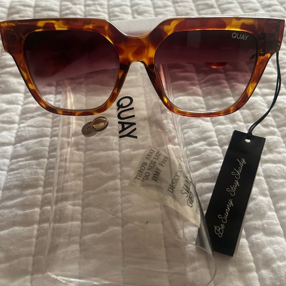 Quay Australia Accessories - Quay Australia Tortoise Shell Sunglasses PSA 125